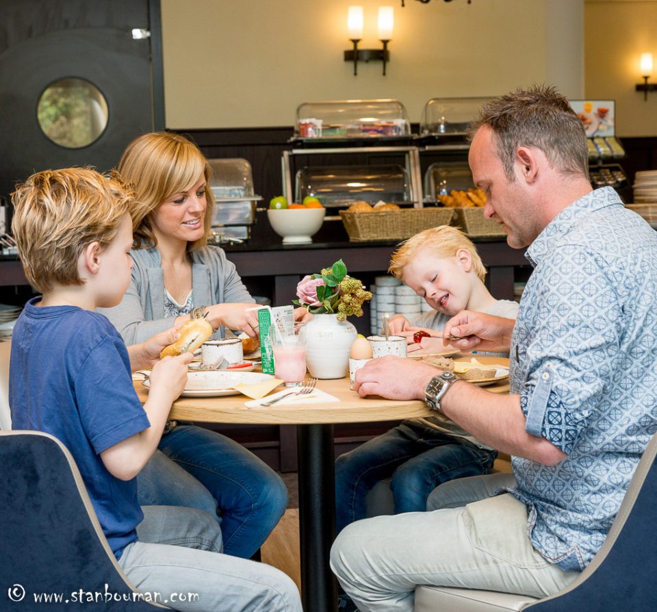 Gezin ontbijten - Hotel Havezate Marveld