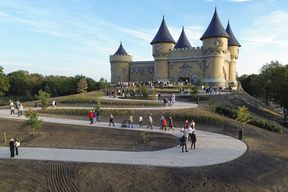 Ingang kasteel Bommelstein en Bommelwereld - Havezate Marveld