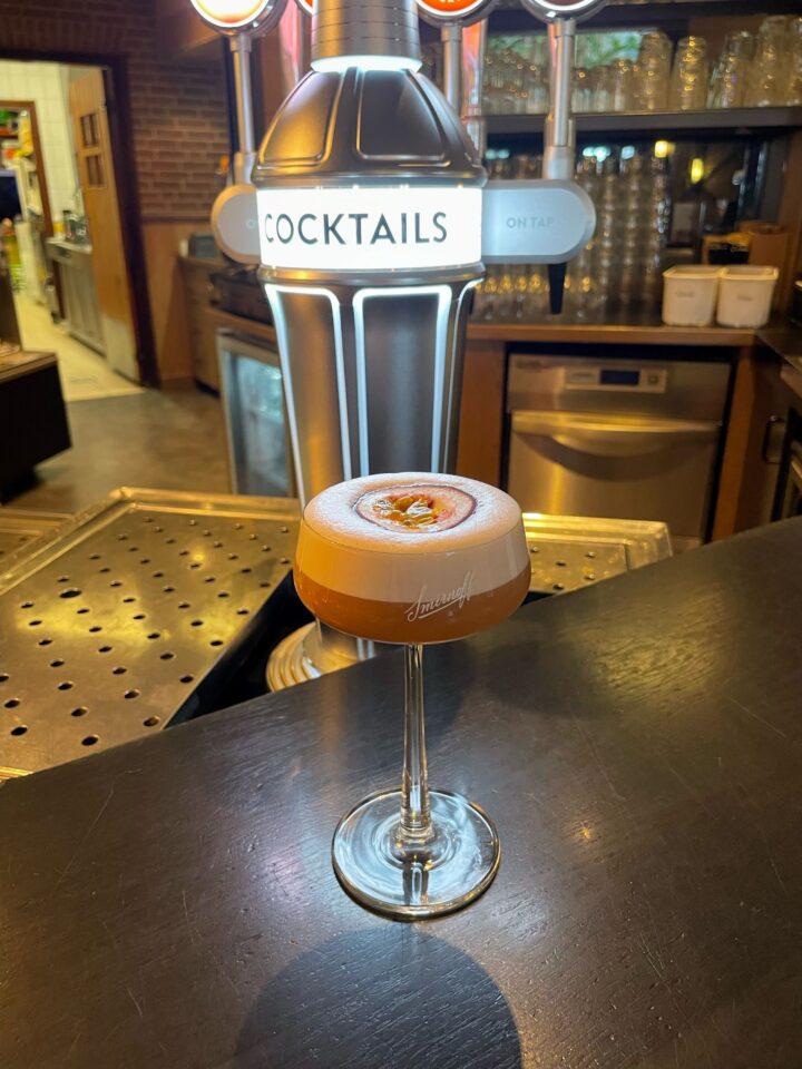 Cocktail bij de Bar Bowling - Hotel Havezate Marveld